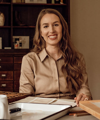 Profile image of equine and equestrian fine artist Danielle Demers in her studio